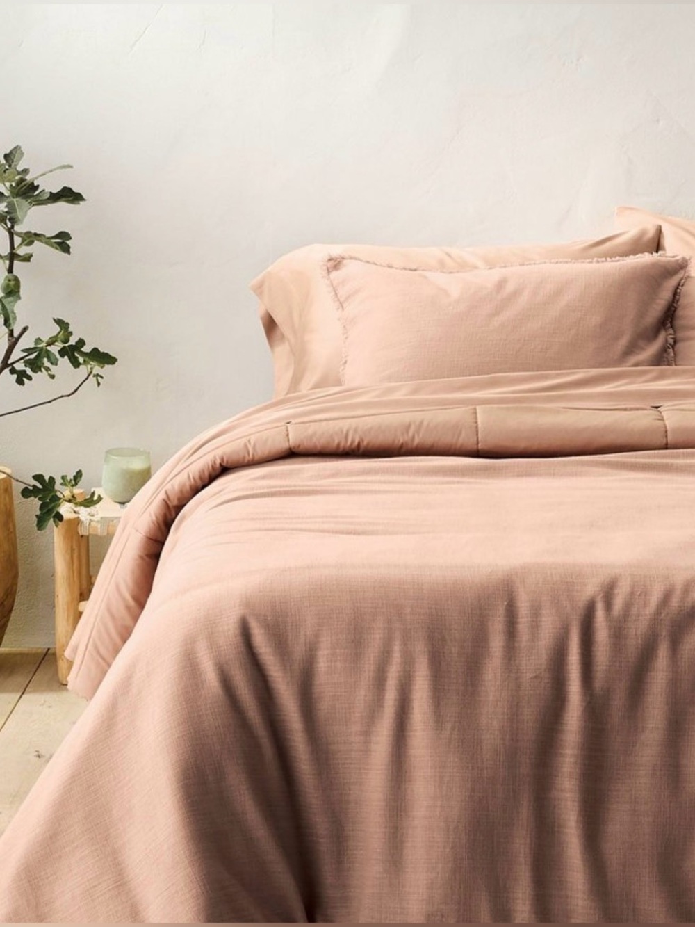 Casaluna King Heavyweight Linen Blend
Comforter & Sham Set Light Adobe Clay
NIB